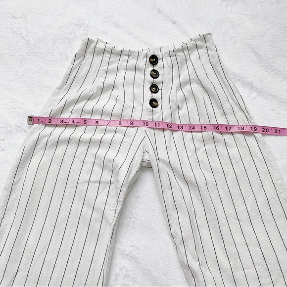 (FIRM PRICE) White & Black Pinstripe Cropped Wide Leg Pants - Picture 5 of 11